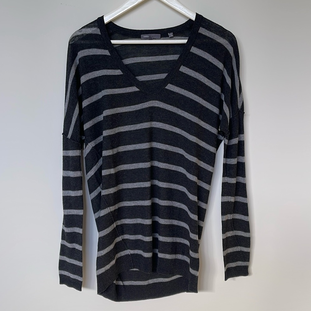 VINCE V-NECK KNIT TUNIC SWEATER in Light Gray and Charcoal Stripe
